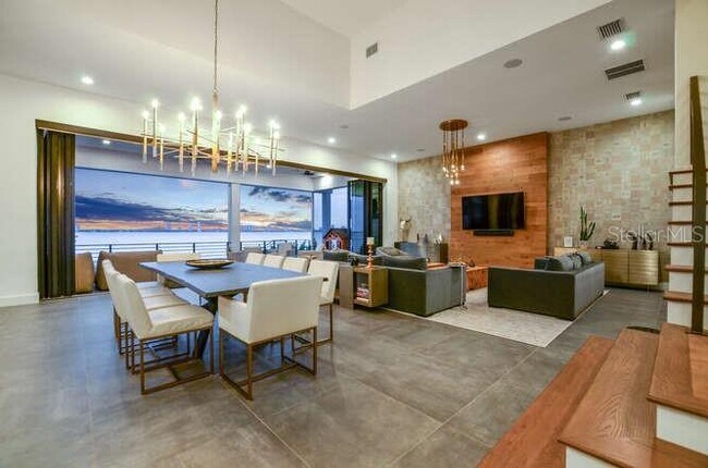 Building Photo - 588 Riviera Dr