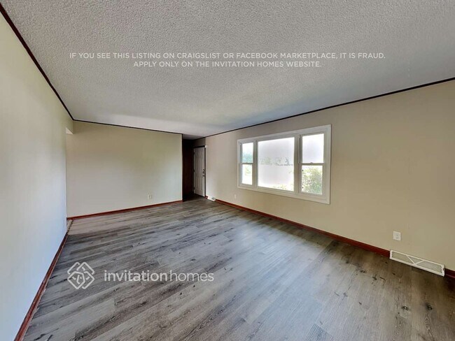 Foto del edificio - 13010 Deerwood Ln N