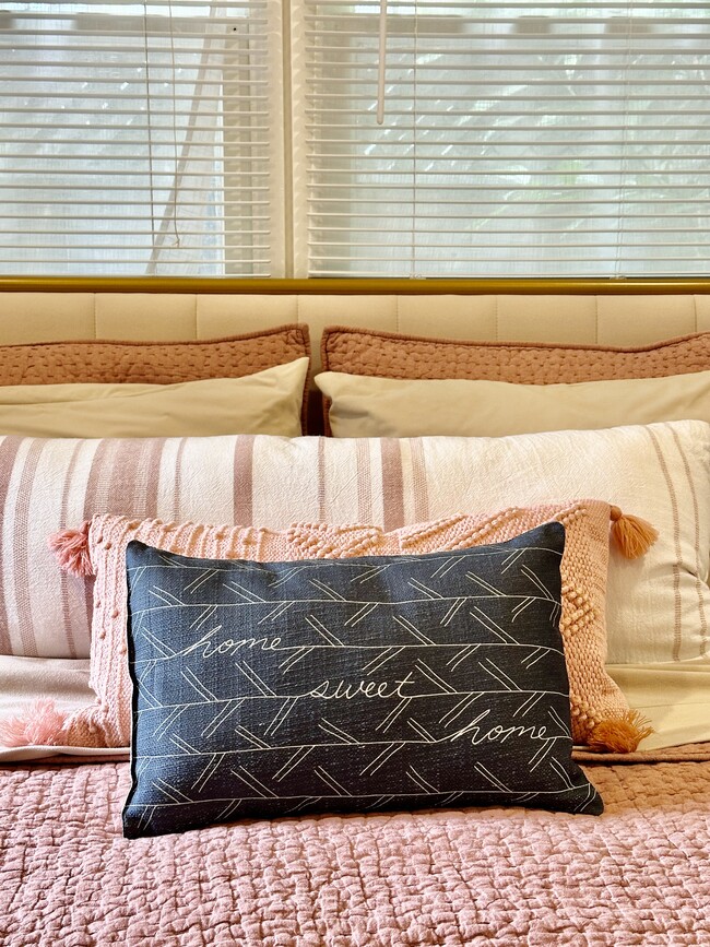 Building Photo - 828 7th St