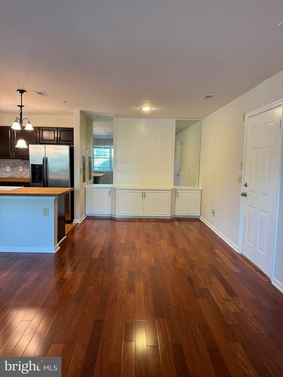 Building Photo - 400 Plumbridge Ct