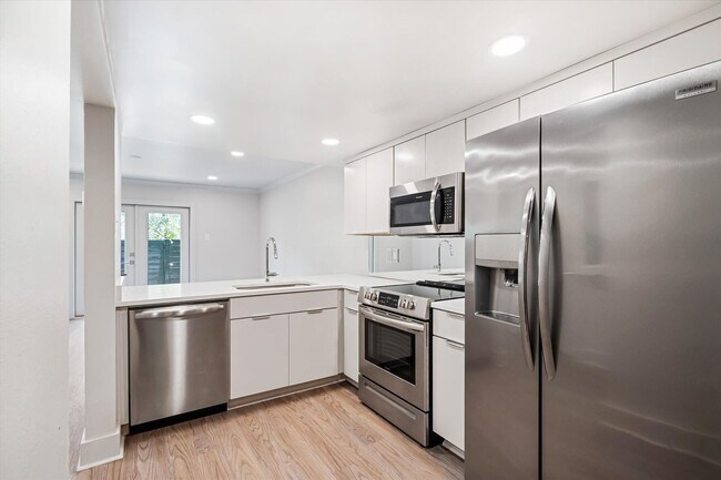 Foto del edificio - SPRING HILL OAKS CONDOMINIUMS
