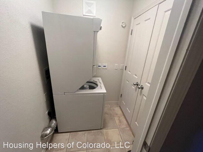 Building Photo - 1 br, 1 bath House - 947 Laramie Blvd Unit B