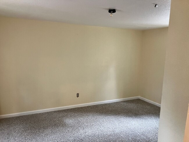 Foto del edificio - *LONG TERM RENTAL*