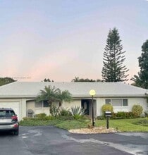 Building Photo - 1013 E Cypress Dr