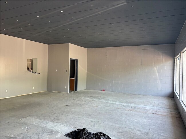 Building Photo - 401 W James Ave