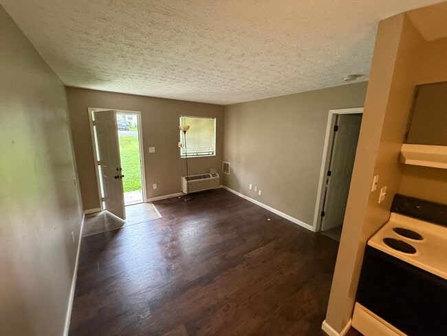 Photo - 116 W Zupan St House