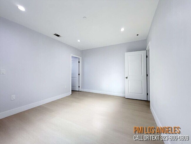 Building Photo - 208 1/2 E 87th St