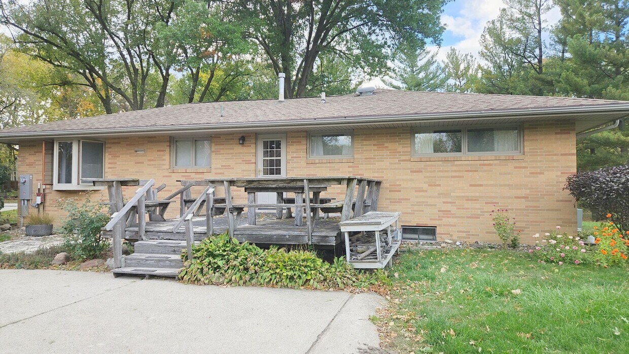 Foto principal - Charming 3-Bedroom Home on Spacious Land Just South of Ankeny