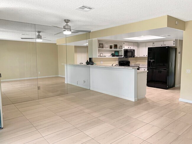 Building Photo - 32505 Candlewood Dr