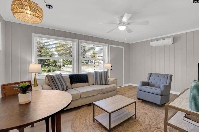 Foto del edificio - Renovated & Furnished Apartment in Quiet Rosewood Neighborhood