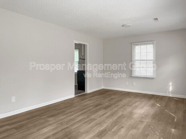 Building Photo - 17 Stratton Dr