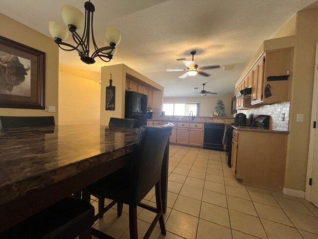 Building Photo - 3BR/3BA – Quiet Cul-de-Sac – Backs to Wash