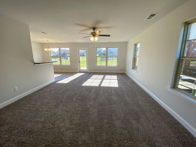 Building Photo - 3 bed, 2.5 bath new construction home in S...