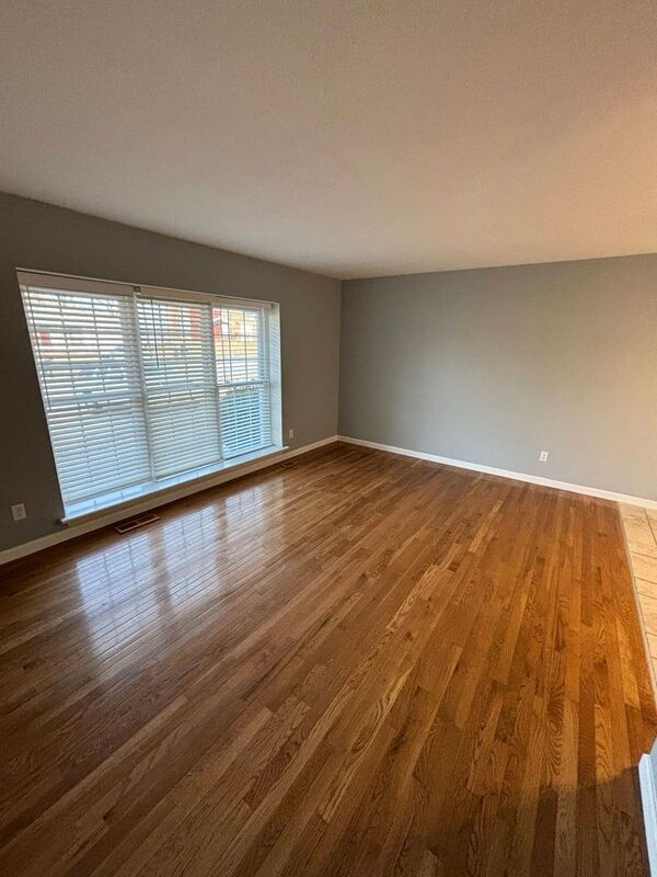 Building Photo - 1727 Schulte Hill Dr