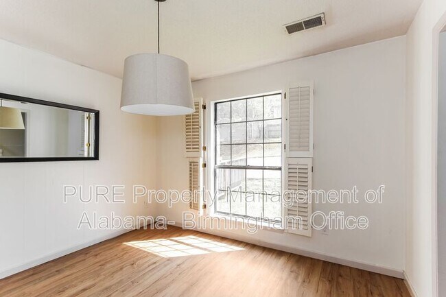 Foto del edificio - 6107 Crest Green Rd