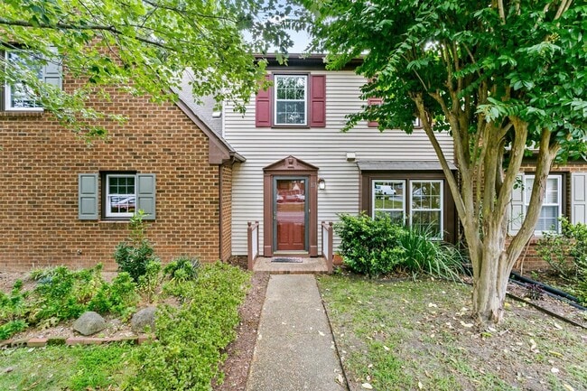 Building Photo - 117 Wellesley Dr Building Photo - 117 Wellesley Dr