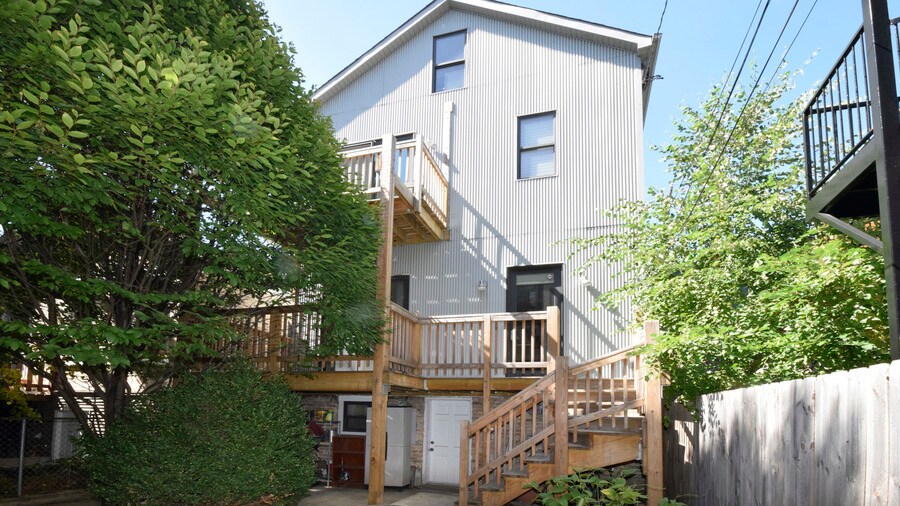 Foto principal - 1028 N Marshfield Ave