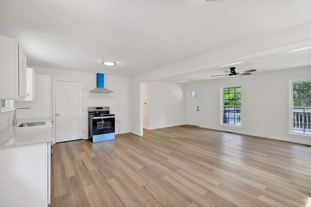 Building Photo - 801 Country View Ct