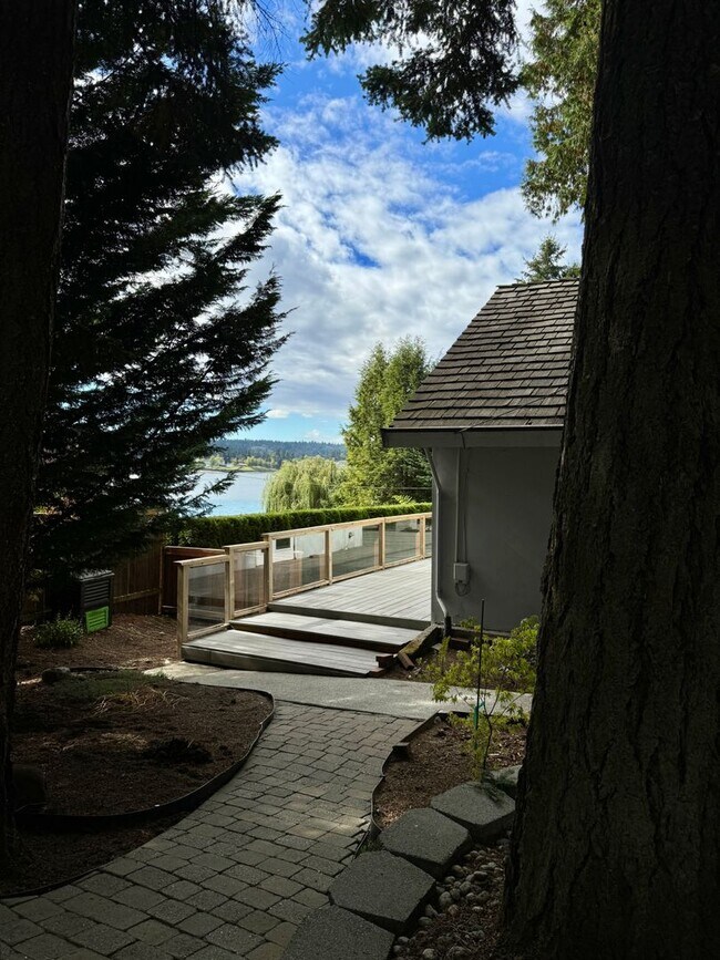 Building Photo - Come and see this delightful view cottage....