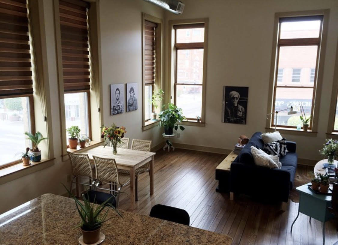 Primary Photo - 136 N Hastings Ave