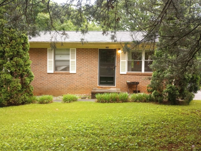 Foto del edificio - 2906 State Park Rd