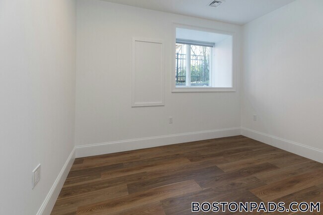 Foto del edificio - 143 E Cottage St