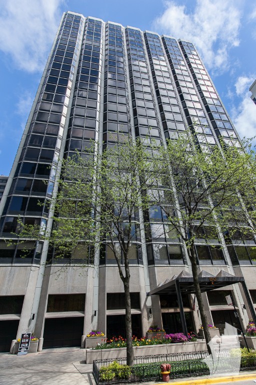 Building Photo - E Bellevue PL