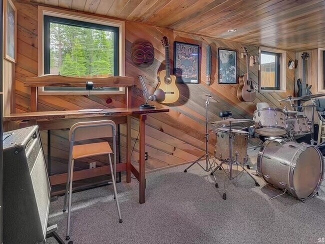 Foto del edificio - 4 Bedroom Single Family Home in South Lake Tahoe