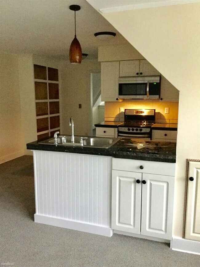 Building Photo - 1 br, 1 bath House - 40 College Ave NE Apt...