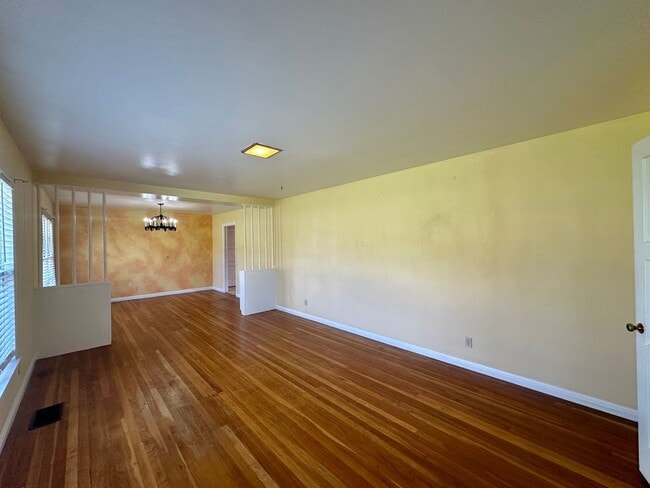 Building Photo - Viewable Now!