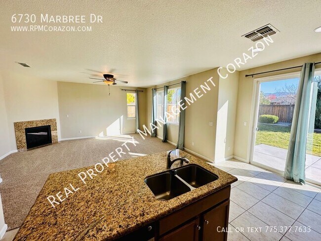 Building Photo - 3 Bed, 2 Bath, 2 Car Garage, Single Level ...