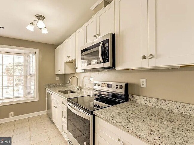 Kitchen - 104 Shooters Ct