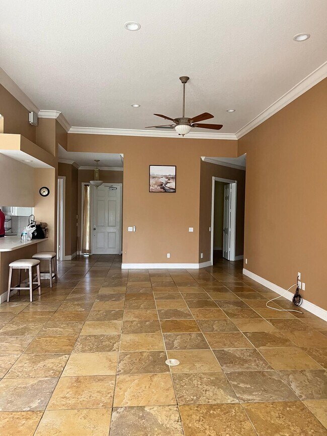 Foto del edificio - 2079 Hermitage Dr