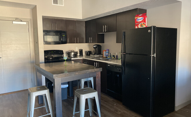 Kitchen - 1105 S La Pointe St