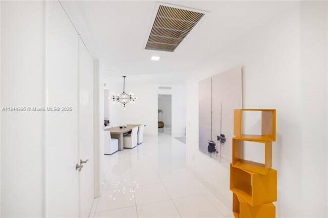 Foto del edificio - 15901 Collins Ave