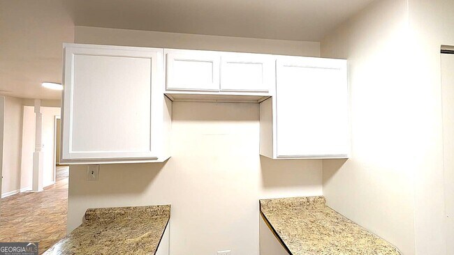 Foto del edificio - 1917 Baker Rd NW