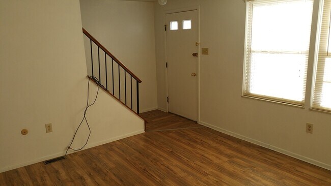 Sala de estar - 321 Laporte Ct