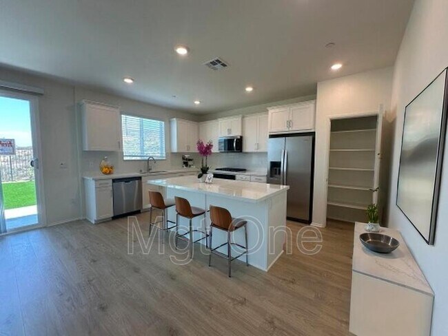 Foto del edificio - 26170 Gentry Ave