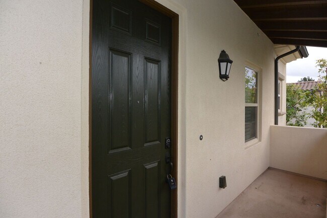 Building Photo - Beautiful 2 BD 1.5 BA Upscale Condominium,...