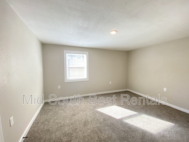 Building Photo - 206 Hemlock Ave