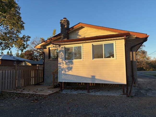 Building Photo - 10 Hamilton St