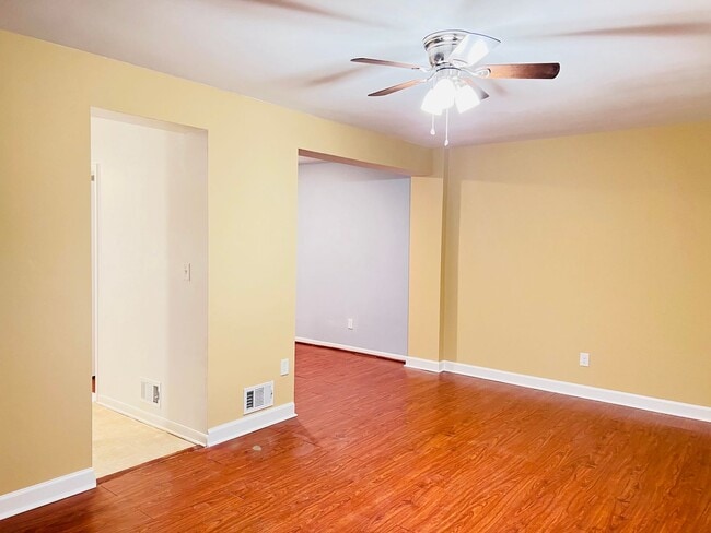 Building Photo - 8717 Plymouth St