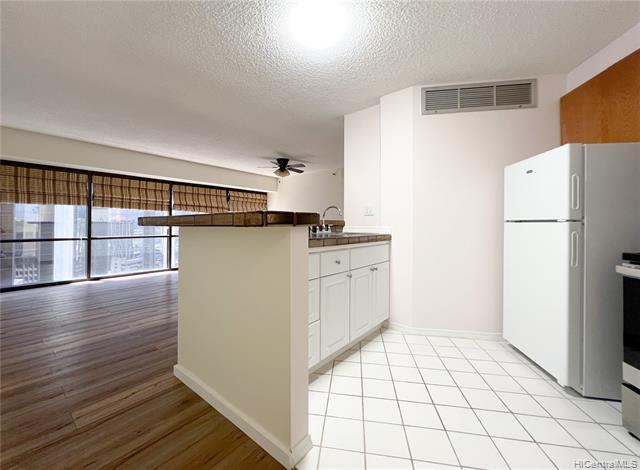 Building Photo - 1088 Bishop St