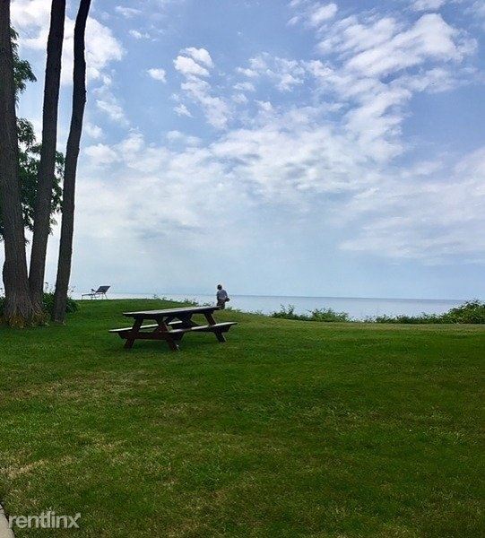 Building Photo - 2 br, 1 bath Condo - 3620 Lakeshore Drive F9