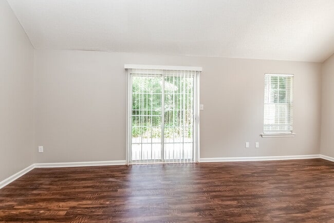 Building Photo - 630 W Manor