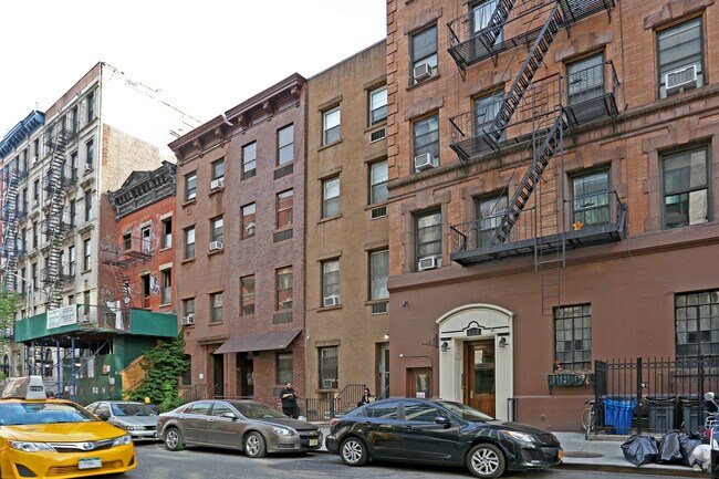 Building Photo - 216 E 13th St