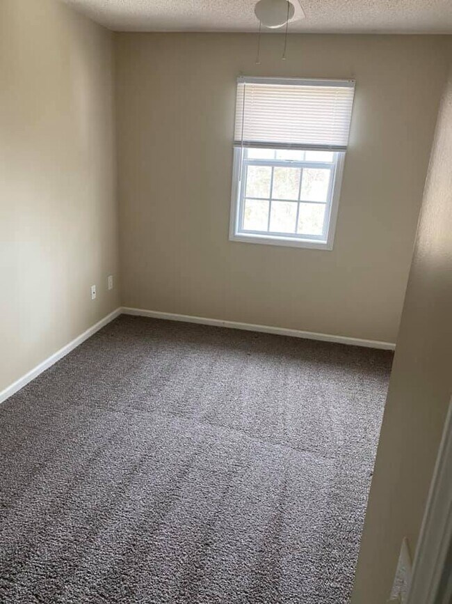 Foto del edificio - 1701 Bourland Ln