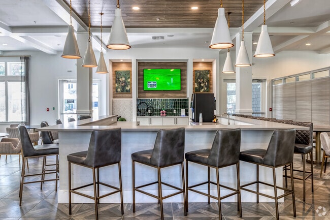 Interior Photo - Palmaris Gateway