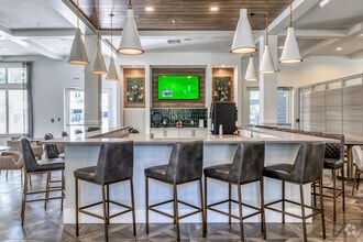 Interior Photo - Palmaris Gateway