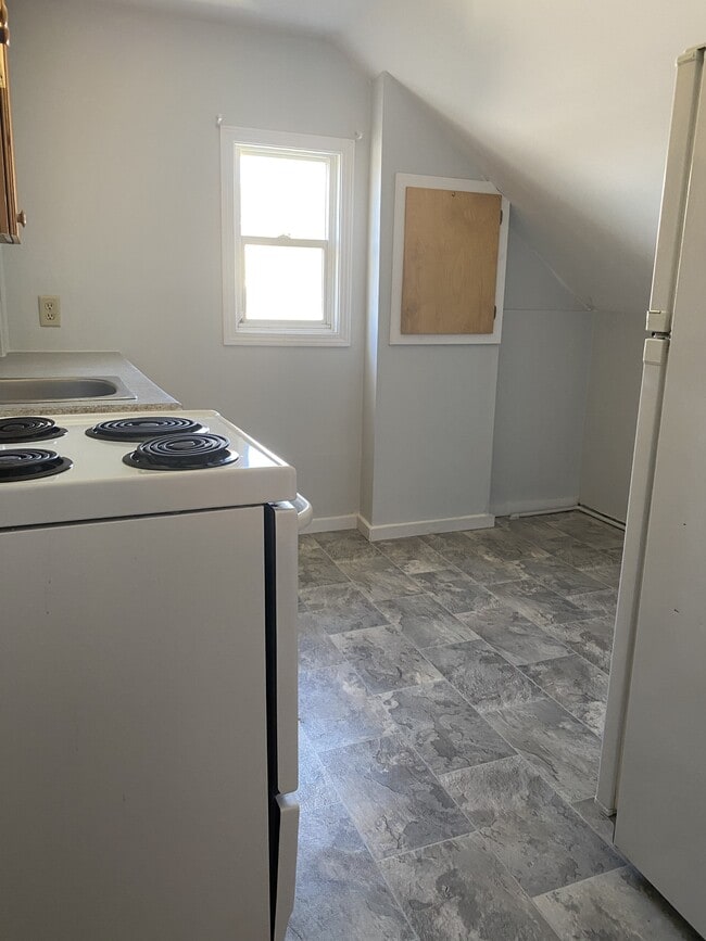 Building Photo - 73 Hazen St